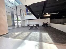 Middle Road (D7), Retail #592943331